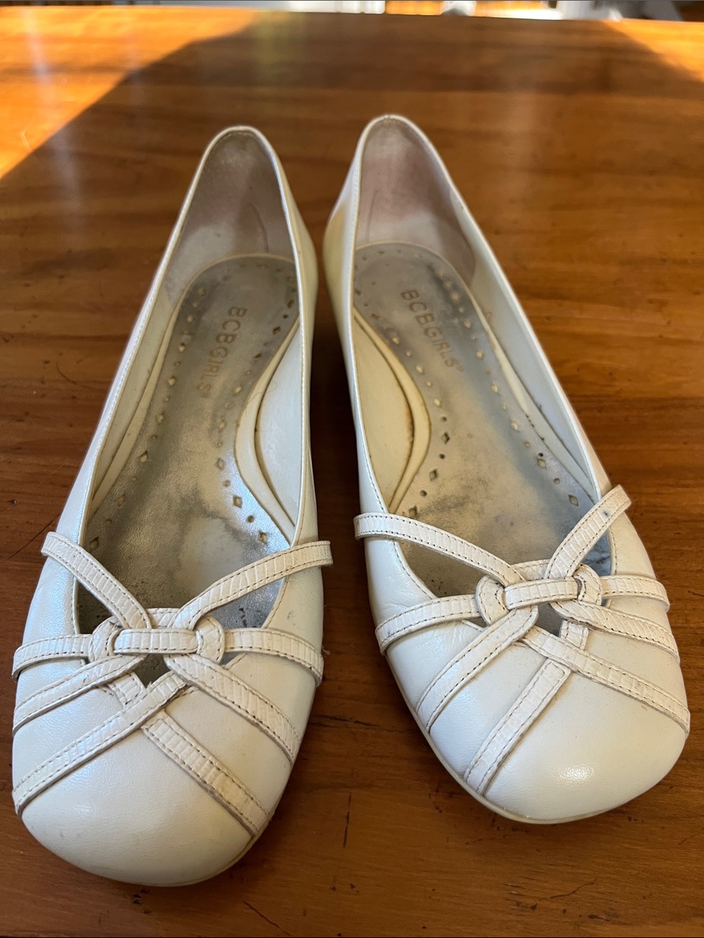 BCBGirls White Knot-Front Small Wedge Heels